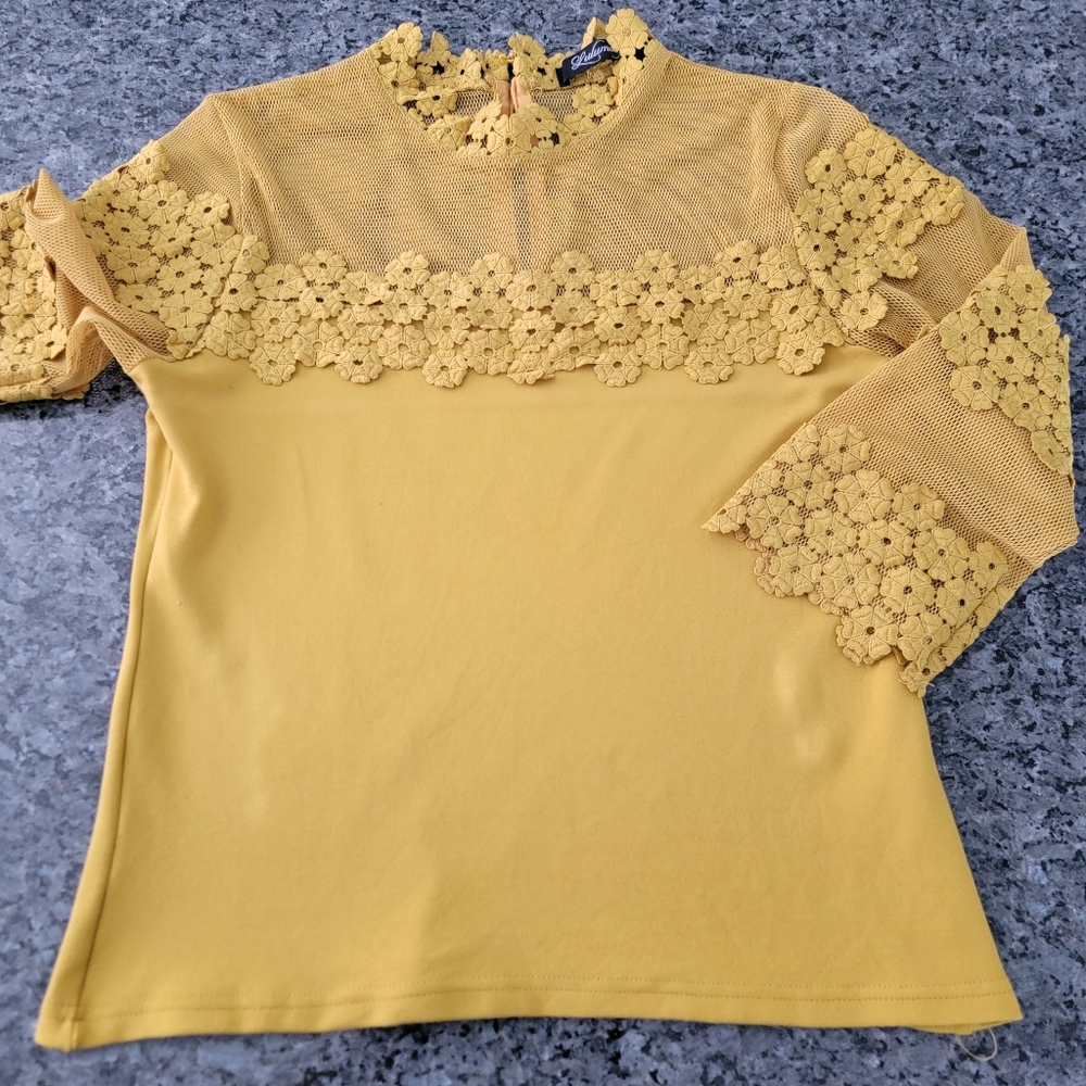 LULUMARY yellow top Size 1